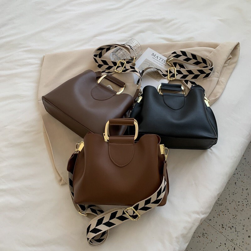 New Fashion PU Leather Women Shoulder Bag Mini Drawstring Tassels Button Bucket Bag Adjustable Vintage Casual Crossbody Bag