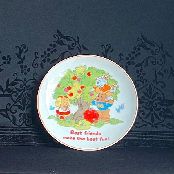 1980’s Cartoon The Get Along Gang “Best friends make the best fun” Collectable Ceramic Wall Plate with Montgomery Moose Dotty Dog and Zipper