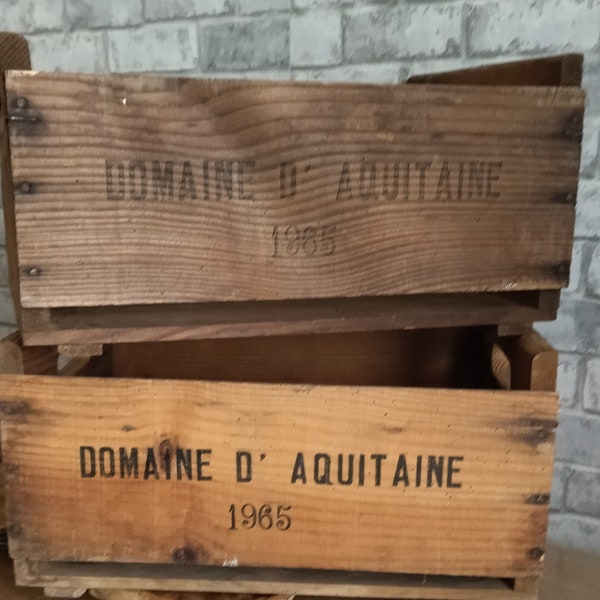 Caisses à bouteilles en bois anciennes