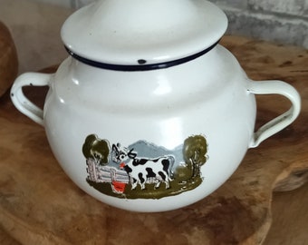 Vintage enamelled tin pot