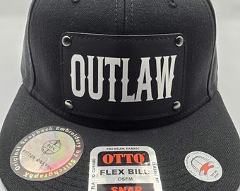 Parche de cuero/cuero sintético Outlaw en una gorra Otto Flex Bill de nuevo diseño