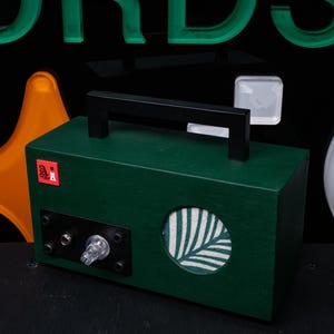 Vine _ Portable 9V Guitar & Synth Amp _ Rock / Indie / Lofi / Music Producer / Musician / Guitarist