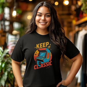 Retro Arcade Game Machine 'Keep It Classic'-ontwerp voor T-shirts, stickers en meer – inclusief commercieel gebruik