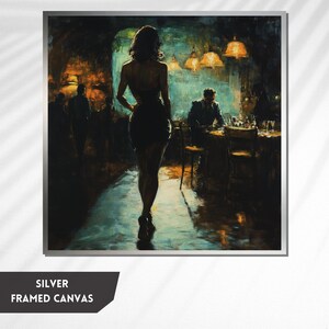 Puede incluir: Una pintura sobre lienzo enmarcada de una mujer con un vestido negro caminando por un bar tenuemente iluminado. La mujer camina hacia el espectador, y hay un hombre sentado en una mesa en el fondo.