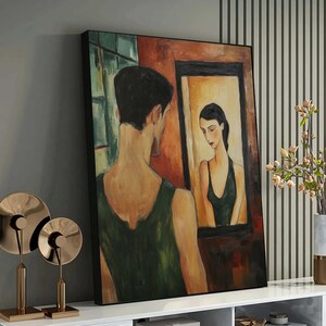 Op de afbeelding: Een schilderij van een persoon die in een spiegel kijkt. De persoon in de spiegel is een vrouw met donker haar en een groene jurk. De persoon die in de spiegel kijkt is een man met donker haar en een groen shirt. Het schilderij is gemaakt in een realistische stijl met de nadruk op de gezichten en uitdrukkingen van de mensen.