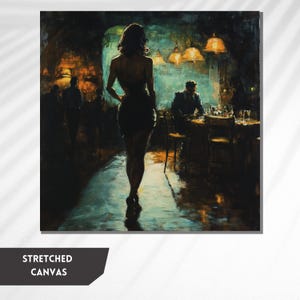 Puede incluir: Una pintura de una mujer con un vestido negro de pie en un bar tenuemente iluminado. La mujer mira hacia abajo y hacia la derecha. Hay un hombre sentado en una mesa en el fondo.
