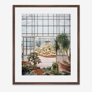 Vertikale Fotografie des Kaktushauses im Botanischen Garten von Chiang Mai in Nordthailand.