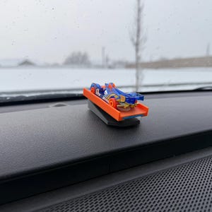 Drifting Hot Wheels Dashboard Mount - Swiveling Track-Inspired Car Holder for