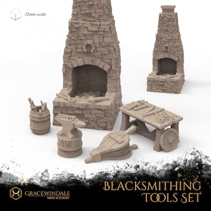 Puede incluir: Un juego de herramientas de herrería en miniatura, que incluye una fragua, un yunque, un fuelle y un banco de trabajo. El juego está hecho de un material marrón claro e incluye un barril y varias herramientas. El texto "BLACKSMITHING TOOLS SET" es visible.