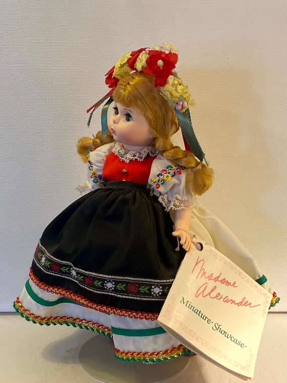 POLAND GIRL With ORIGINAL Box/tag/stand Madame Alexander Doll (580