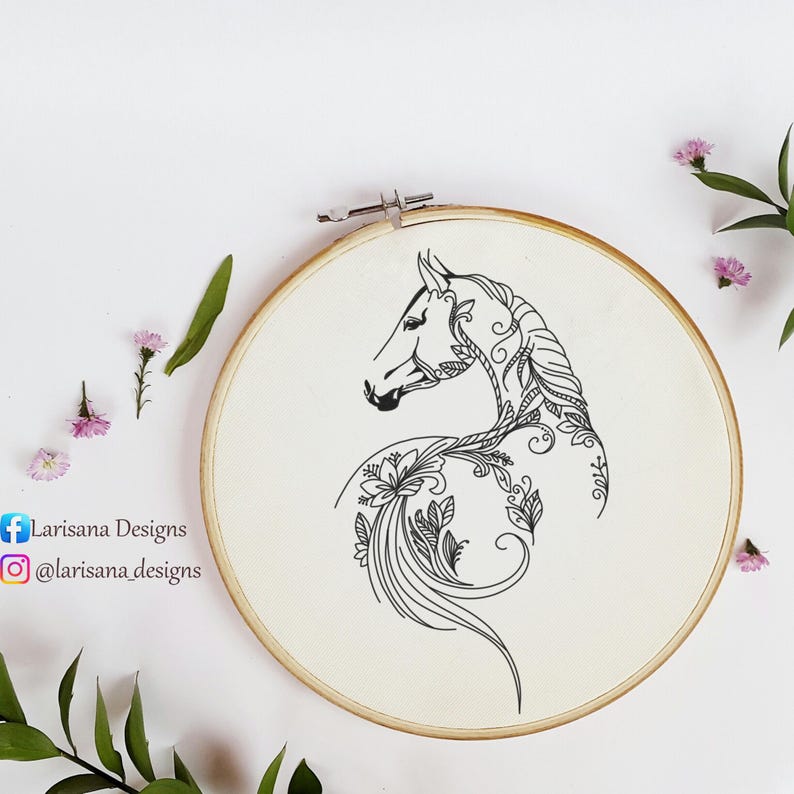 Handbroderimönster med blommig häst: Riddjursdesign (PDF digital nedladdning) bild 1