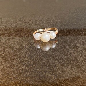 Met draad omwikkelde imitatieparel ring