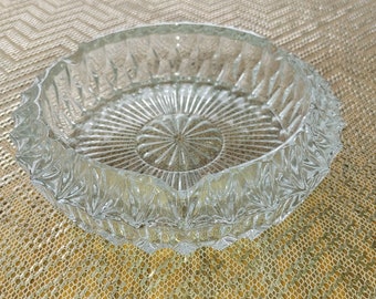 Großer runder Ahstray aus geschliffenem Glas, Vintage-Stil, eleganter Kristall, schwer, groß