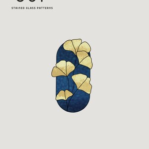 K&ouml;nnte beinhalten: Ein Buntglasmuster mit einem blauen Oval, in dem sich f&uuml;nf goldene Ginkgobl&auml;tter befinden. Das Muster tr&auml;gt den Titel "SGP" und "STAINED GLASS PATTERNS". Der Text "HOBBY LICENSE" befindet sich am unteren Rand des Bildes mit dem Text "Nur f&uuml;r den pers&ouml;nlichen Gebrauch. Dieses Muster darf nicht weiterverkauft, vervielf&auml;ltigt oder verbreitet werden."
