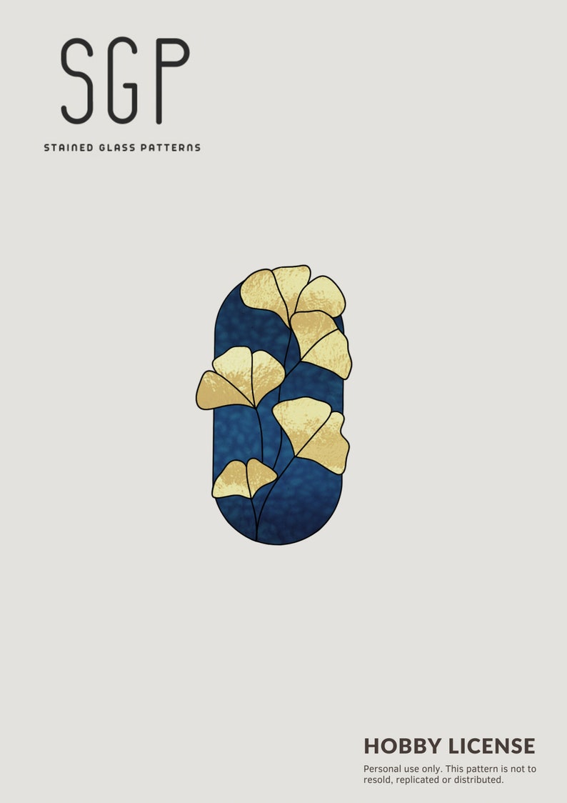 K&ouml;nnte beinhalten: Ein Buntglasmuster mit einem blauen Oval, in dem sich f&uuml;nf goldene Ginkgobl&auml;tter befinden. Das Muster tr&auml;gt den Titel "SGP" und "STAINED GLASS PATTERNS". Der Text "HOBBY LICENSE" befindet sich am unteren Rand des Bildes mit dem Text "Nur f&uuml;r den pers&ouml;nlichen Gebrauch. Dieses Muster darf nicht weiterverkauft, vervielf&auml;ltigt oder verbreitet werden."