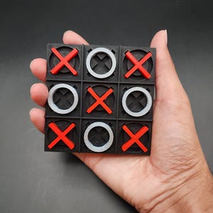 Mini tablero de tres en raya con piezas / Portátil / Impreso en 3D / Juego / Juego de mesa / Familiar / Divertido / Niños / Juguete / Múltiples colores / Por turnos