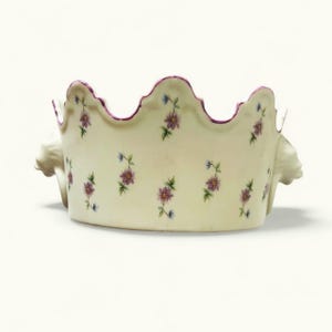Vintage Cachepot Signed Victorian Garden Exclusive for Hummelwerk Violets. Can be used as a planter, catch all bowl/dish, or candled.