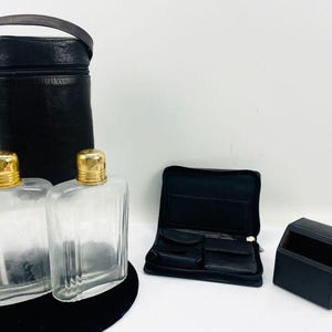 Set di decanter da viaggio vintage con 2 bottiglie di vetro e custodia in pelle, custodia da viaggio in pelle Senso By Widex e porta carte in pelle italiana