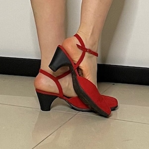 Sandales rouges en daim pour femmes, confortables sandales rouges d'été, sandales vintage de créateurs, chaussures françaises Y2K, chaussures pour femmes rouge vif, talon moyen
