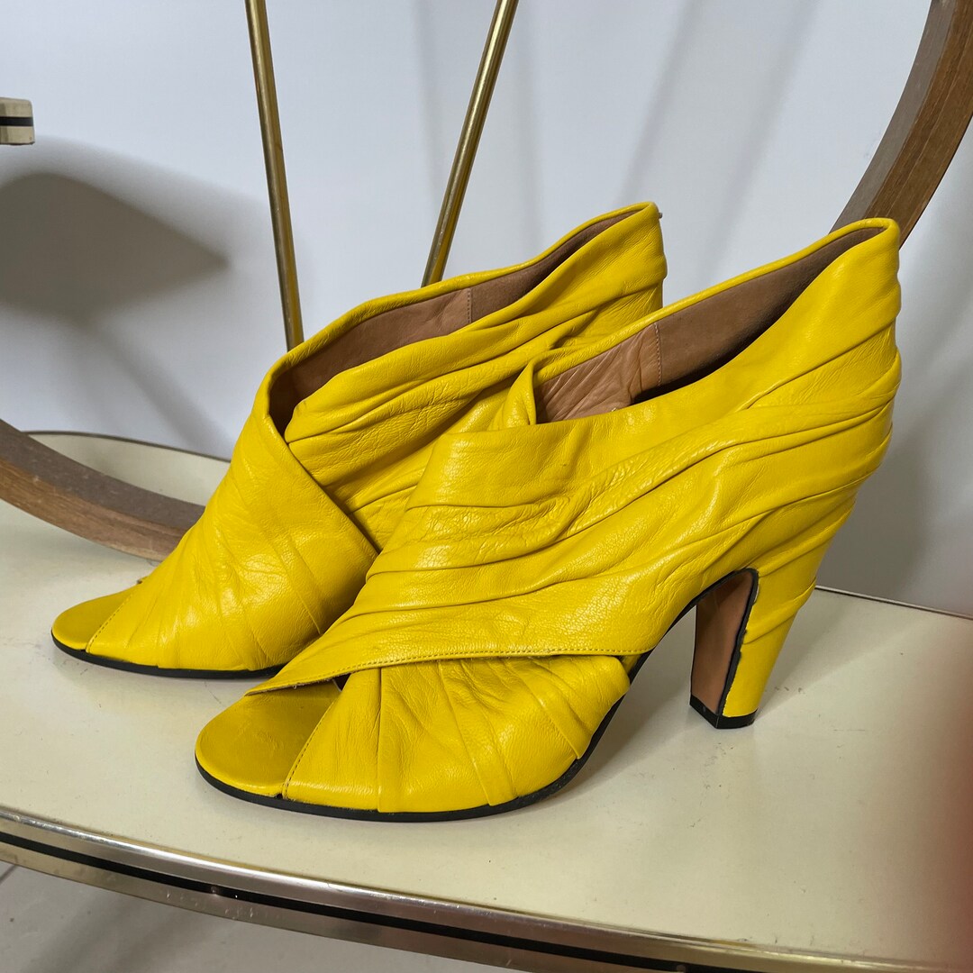 10 US / 40 EU Maison Martin Margiela PARIS Yellow Leather Sandal Heels ...