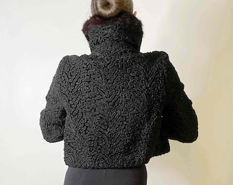 Giacca da sera o da abito in pelliccia sintetica di astrakan degli anni '50, giacca bolero con maniche a 3/4, cappotto corto, abbigliamento formale alla moda