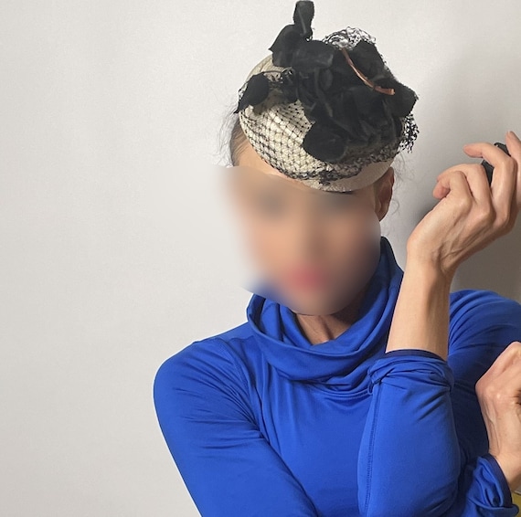 Hand made pillbox hat - 1950’s vintage The cutest ever pillbox with raffia flowers $395 This was a  main image 3