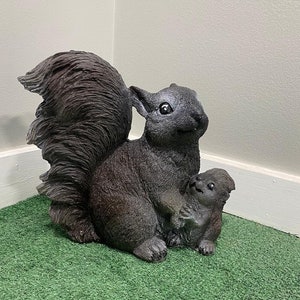 14 &quot;festes Beton-Eichhörnchen mit seiner Babystatuenstatue, wetterfeste Eichhörnchen-Außenstatuen, lebensgroße Gartenstatuen, Rasendekor im Freien
