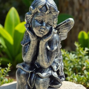 24 &quot;Beton sitzender Engel mit Flügeln Statue, moderne Wohnkultur, Gartendekoration, Wohnkultur für alle Gelegenheiten, Betongartenstatuen im Freien