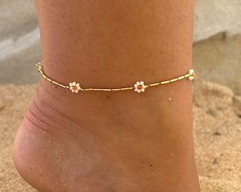 White Beaded Flower Anklet with Glass Gold Bugle Beads