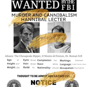 Może przedstawiać: Czarno-biały plakat "Poszukiwany" FBI dla Hannibala Lectera, z dwoma czarno-białymi zdjęciami. Plakat zawiera szczegóły takie jak wiek, wzrost (183 cm), waga (86 kg) i pseudonimy. Tekst brzmi "Uważa się, że jest uzbrojony i niebezpieczny."