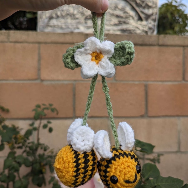 Llavero de abeja de ganchillo: zumbando con un encanto hecho a mano