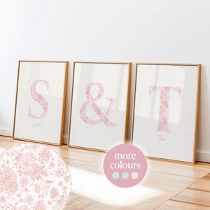 Impresión de nombre de pareja personalizada, inicial floral vintage para él y para ella, juego de 3, arte de pared chinoiserie, póster de flores, regalo de nombre personalizado para pareja