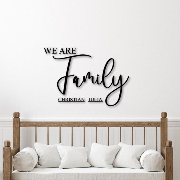 Personalisierbarer Schriftzug aus Holz - we are Family - Wand Deko - Geschenk für Familien mit ihren Namen - Deko Eingangsbereich