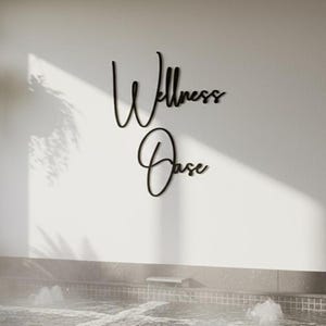 Holzschriftzug Wellness Oase – Wanddeko für Bad & Spa-Bereich