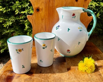 Gmundner Keramik Autriche/Gmunden Pottery Autriche. pichet vintage en céramique et deux tasses à lait/eau/chocolat chaud. Motif fleurs éparses.