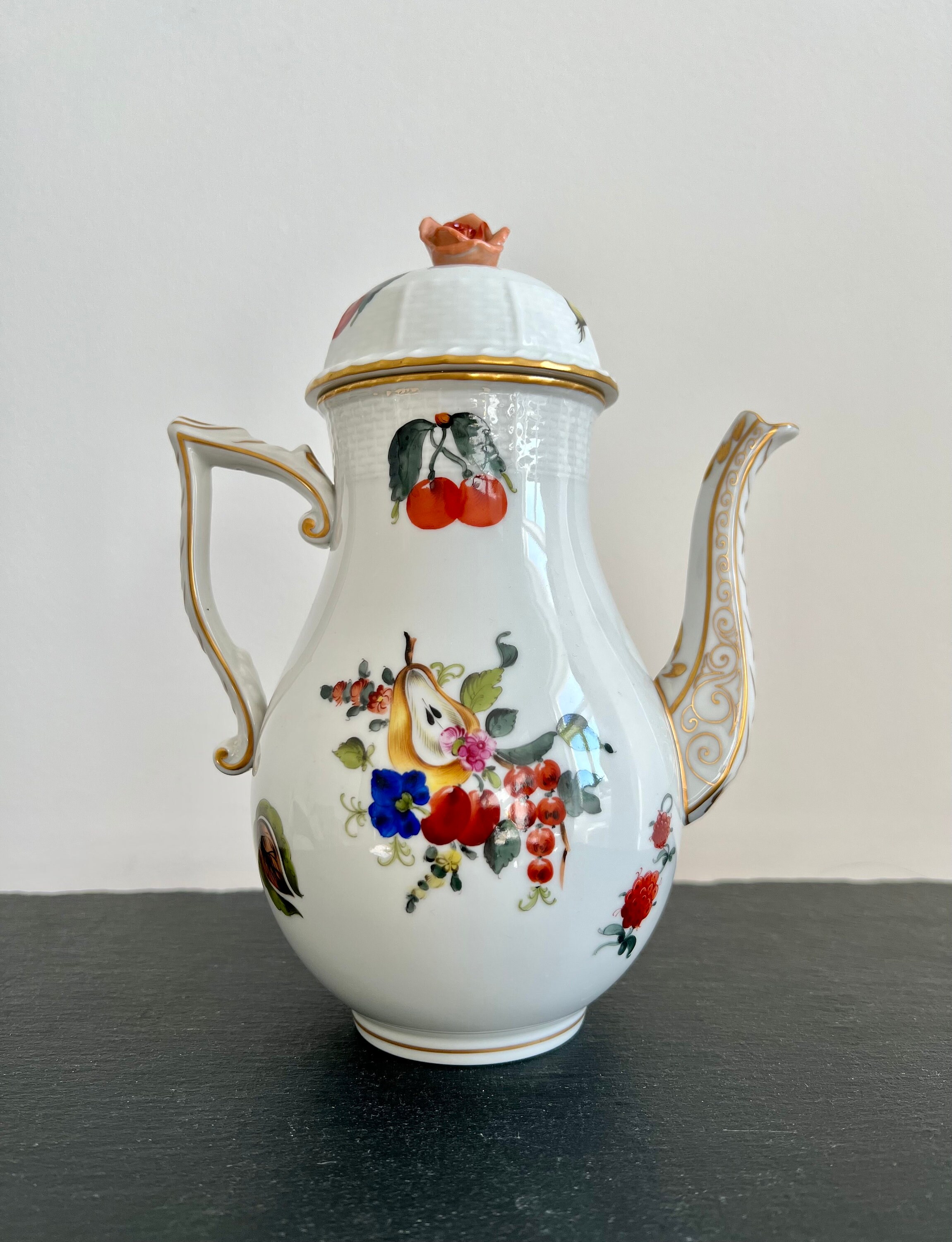 Antique porcelain coffee pots deals