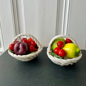 Dos preciosas cestas de fruta de cerámica vintage. Fabricadas en Italia.