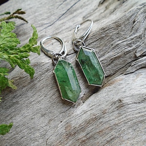 Orecchini in argento sterling con cianite menta