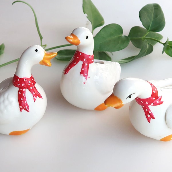 Trio Cute Ducks Figurines , Vintage Porcelain Salt and Pepper Shaker, Farmhouse Kitchen Decor