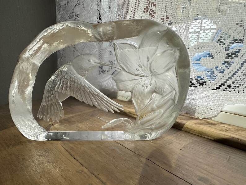 Vintage Alfred Capredoni Hummingbird Paperweight. Dartington Glass