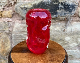 Ruby Red Vintage Whitefriars Londen Engeland, Knobbelige vaas. Woondecoratie, glazen kunstvaas, Engels kunstglas. Jeffrey Baxter.