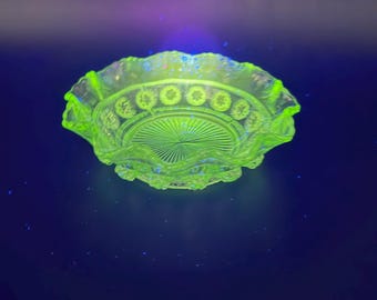Davidson Art Deco Blackberry Punt Uranium Glass Dessert Bowl