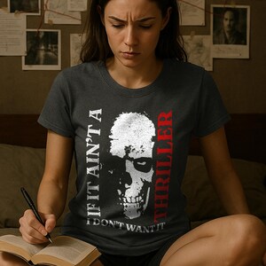 Thriller Buch Liebhaber Shirt, Schädel Grafik T-Shirt für Leser, Gildan 64000 Unisex T-Shirt, Suspense Mystery Genre Geschenk