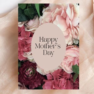Tarjeta floral personalizada para el Día de la Madre / Tarjeta de regalo única para mamá 2025 / Flores oscuras y brillantes / Tarjeta de felicitación digital ecológica personalizada