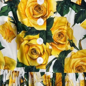 ESTATE 2024 Abito in cotone senza maniche con stampa Yellow Roses di designer italiano fatto a mano, abito siciliano, abito con stampa Tiles Porcelain immagine 4