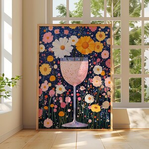レモンスライス入りのキラキラ輝くピンクのカクテル、夏のドリンクの花柄プリント、楽しいバーカートの装飾、ロゼドリンクのカラフルなキッチンアートのデジタルダウンロード