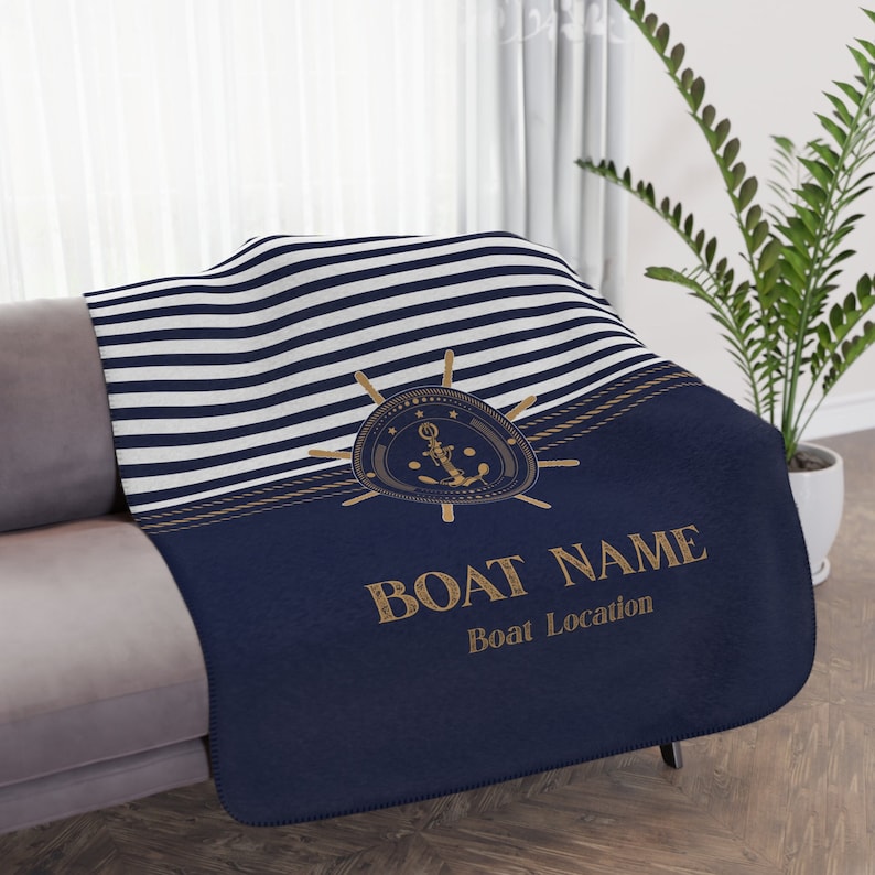 Customizable boat blanket with a golden hook. Gift idea for the sailor.