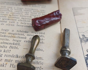 Vintage Elegance: Antique Wax Seal Set with 2 Original Crest Seals and Authentic Noble Heritage Wax