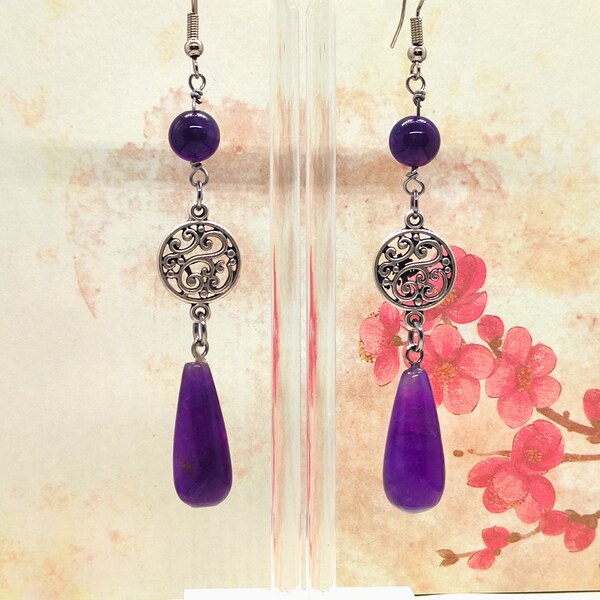 VENUS - Dangle earrings with stones and charm. 85mm long, nickel and lead free.