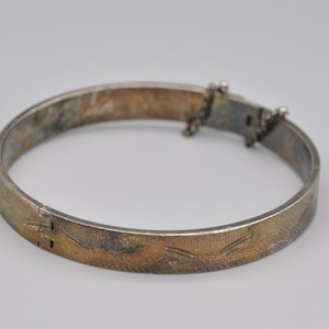 Vintage Silver Tone Bangle | Engraved Jewellery | 1970s Bracelet | Costume Jewellery | Safety Chain | Leaf Design | Midcentury Bangle